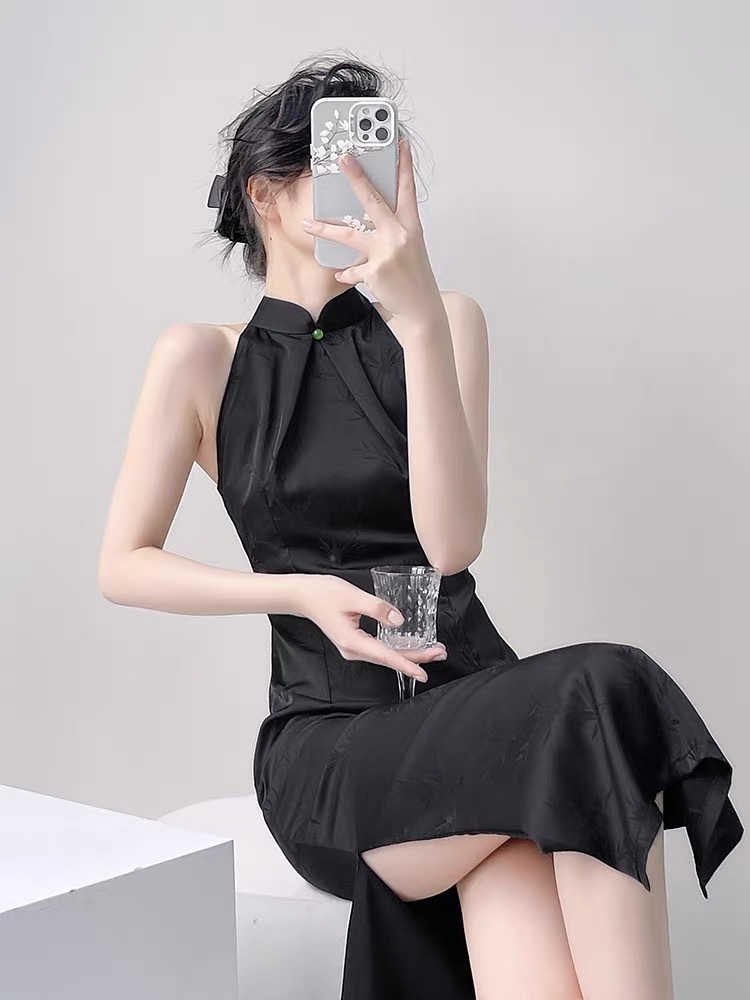 Ci Pei Halter Neck Cheongsam