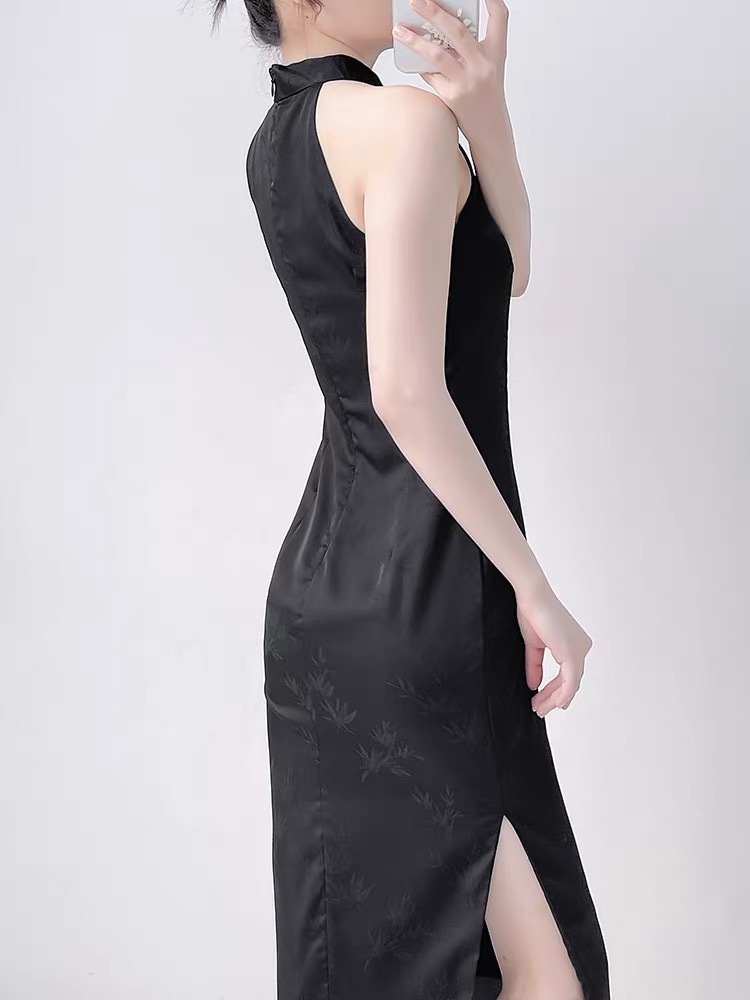 Ci Pei Halter Neck Cheongsam