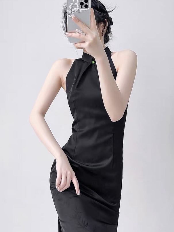 Ci Pei Halter Neck Cheongsam