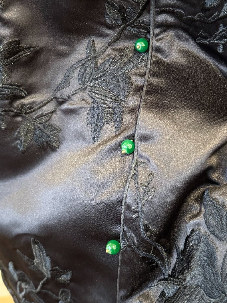 Shuang Le Oriental Vest