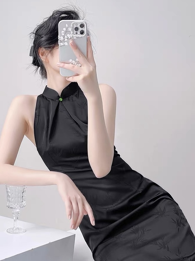 Ci Pei Halter Neck Cheongsam