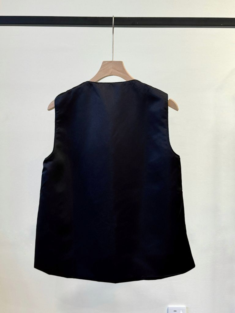 Shuang Le Oriental Vest