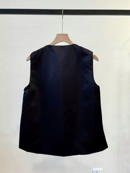 Shuang Le Oriental Vest