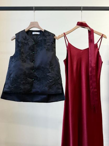 Shuang Le Oriental Vest