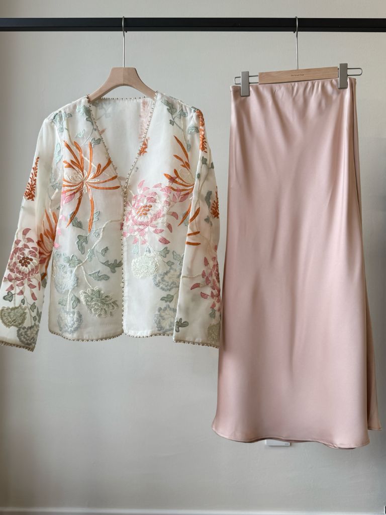 Li Ya Floral Embroided Long Sleeve Oriental Vest