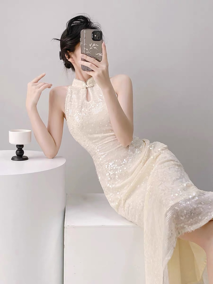 Ci Qun Halter Neck Sequin Cheongsam