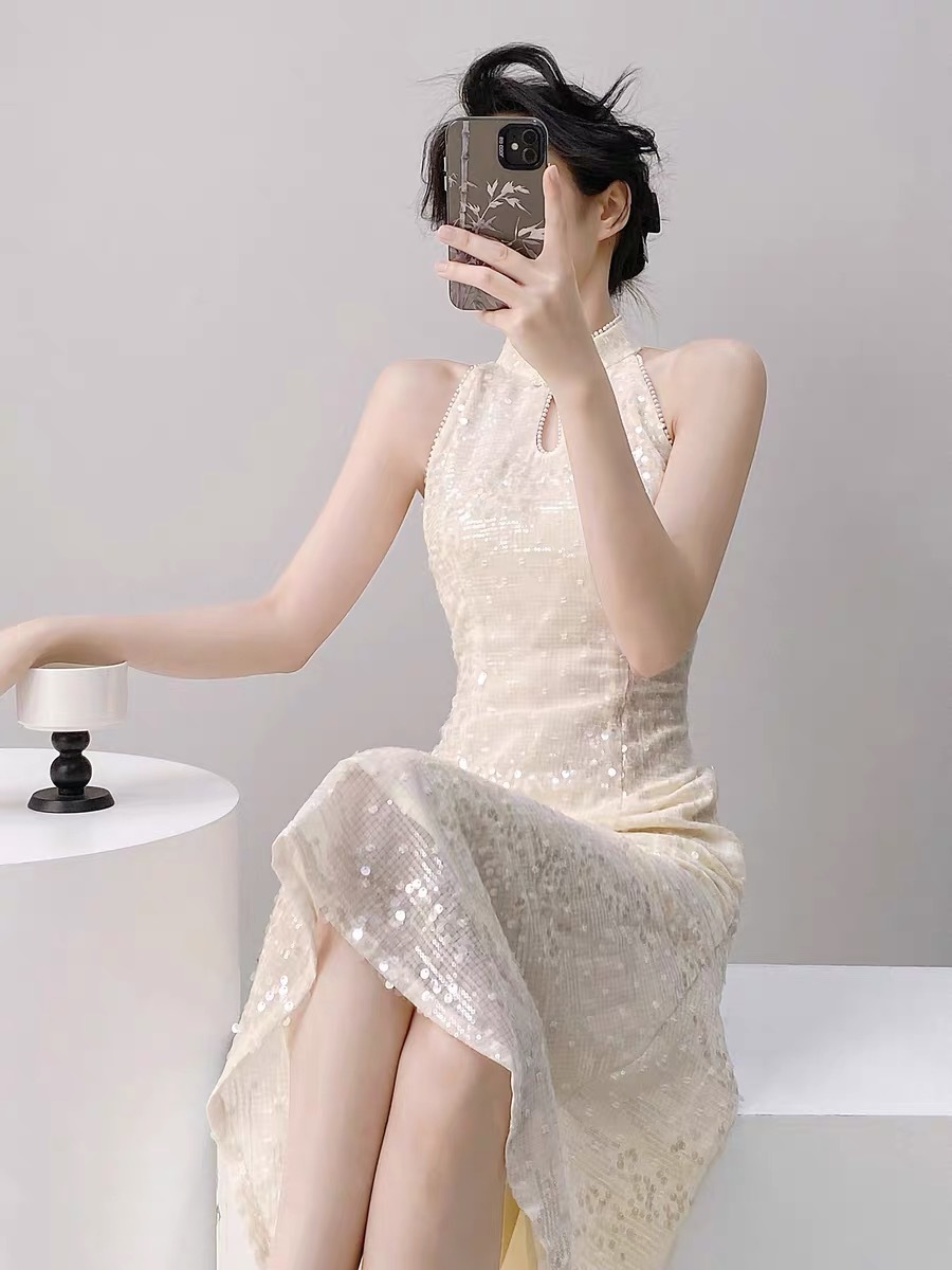 Ci Qun Halter Neck Sequin Cheongsam