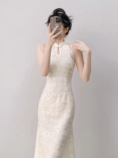 Ci Qun Halter Neck Sequin Cheongsam