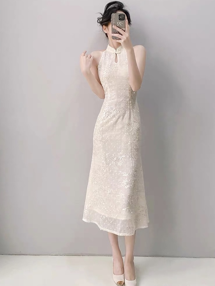 Ci Qun Halter Neck Sequin Cheongsam