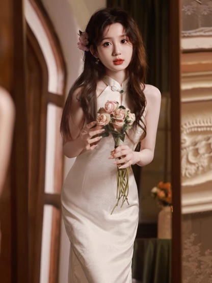 Ci Ran Halter Neck Cheongsam