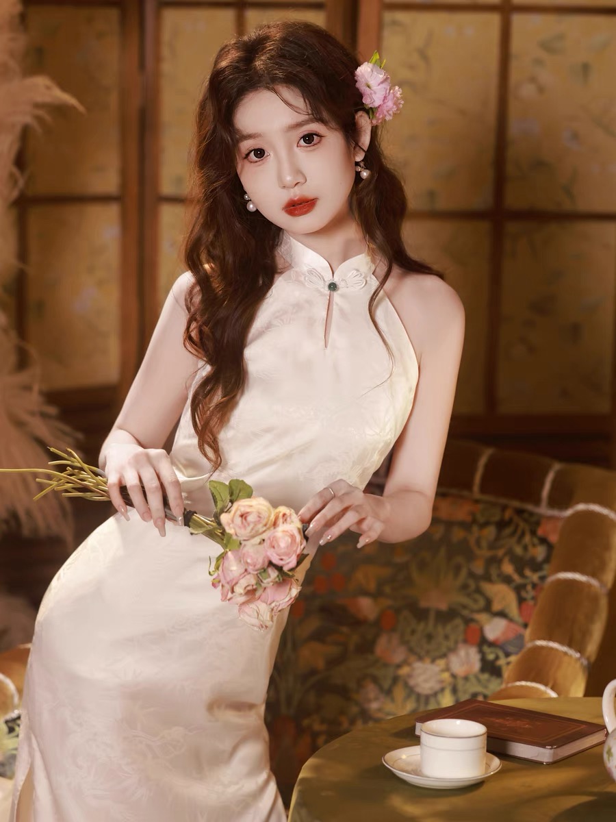 Ci Ran Halter Neck Cheongsam