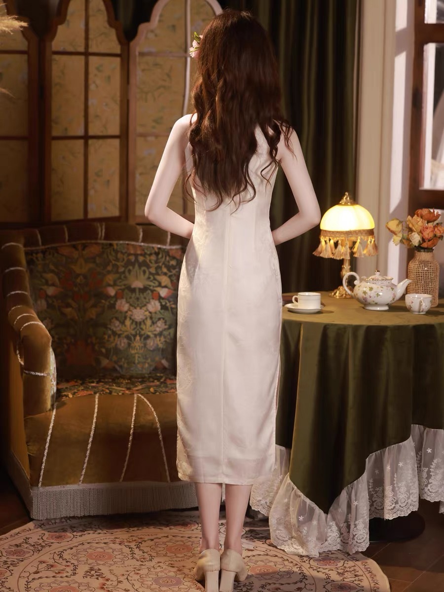 Ci Ran Halter Neck Cheongsam