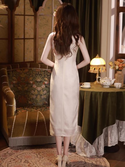 Ci Ran Halter Neck Cheongsam