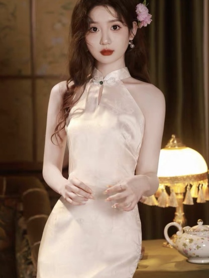 Ci Ran Halter Neck Cheongsam