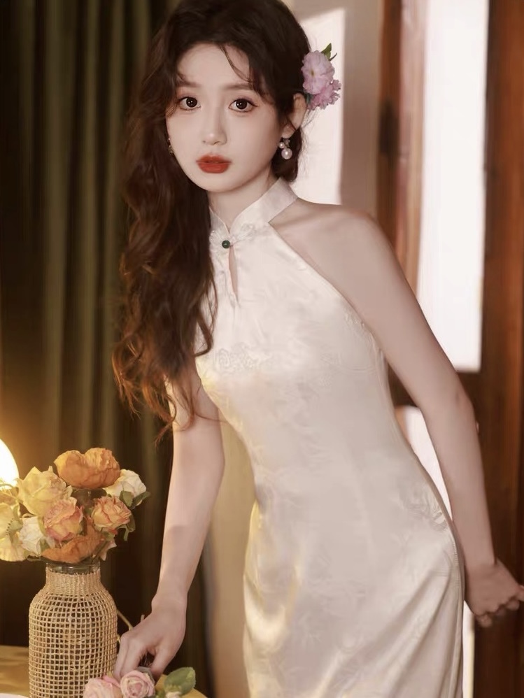 Ci Ran Halter Neck Cheongsam