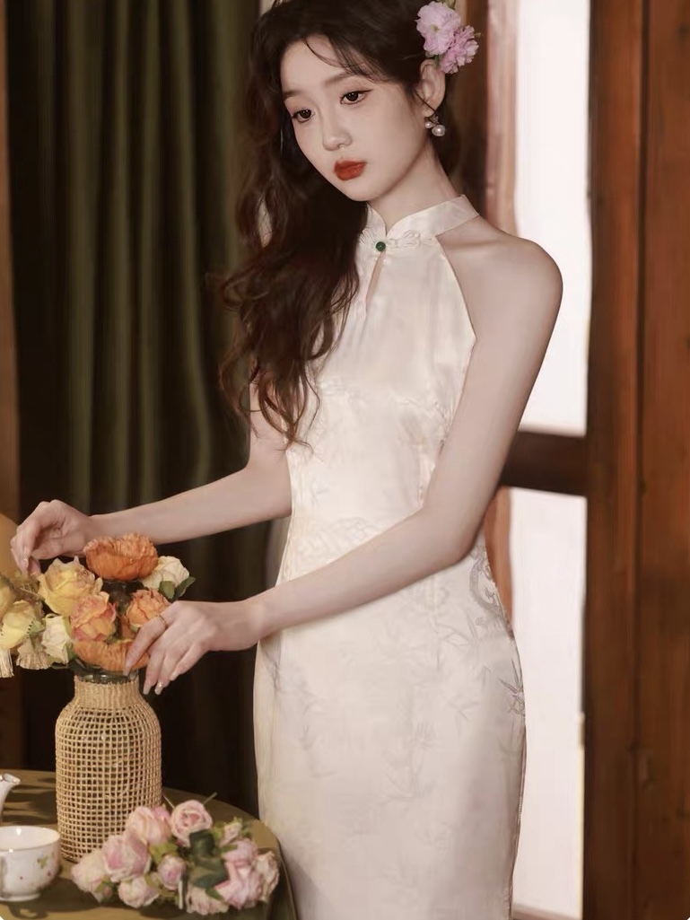Ci Ran Halter Neck Cheongsam
