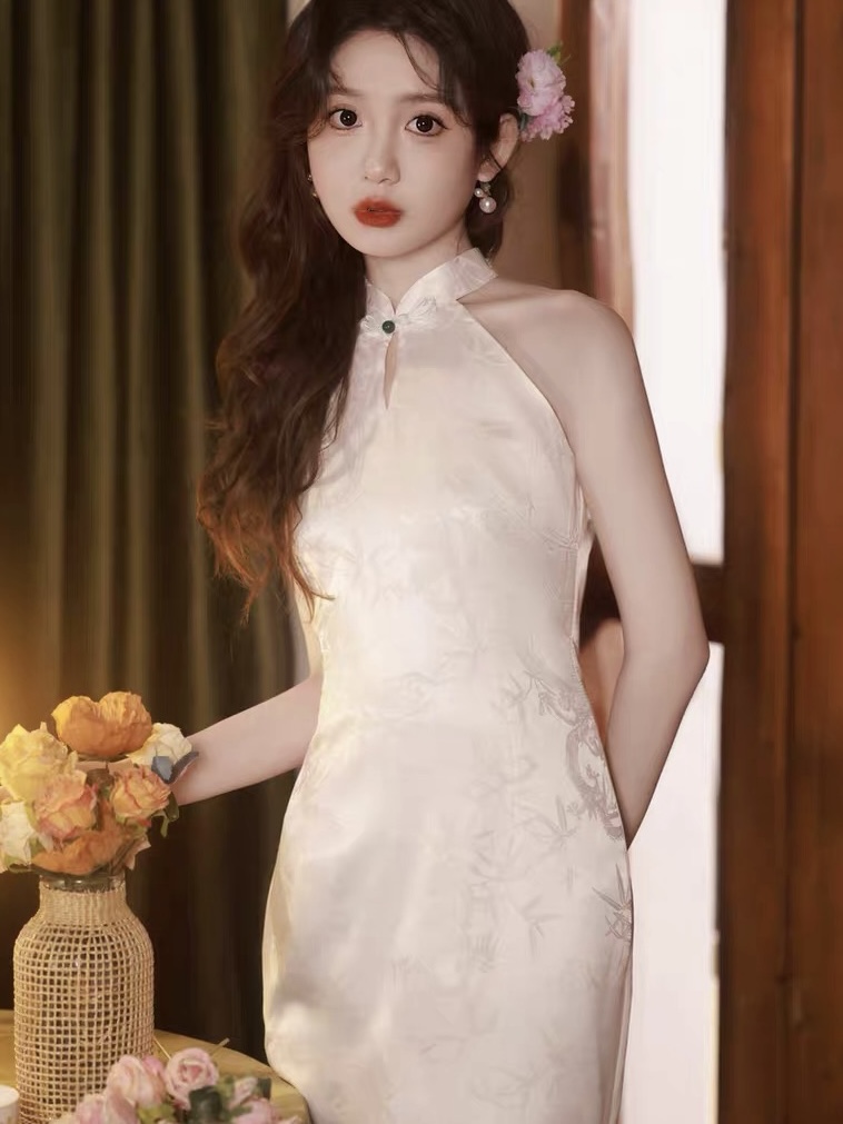 Ci Ran Halter Neck Cheongsam