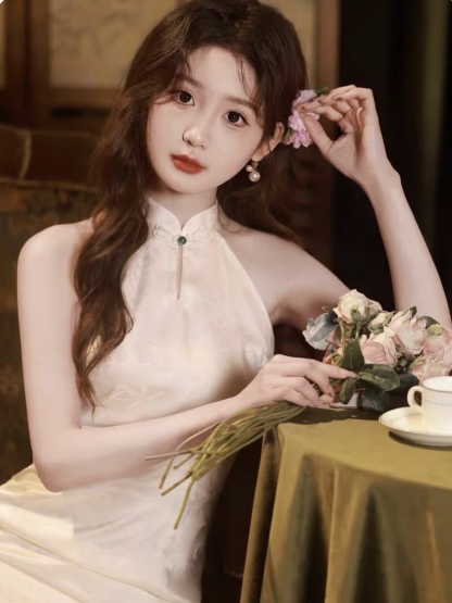 Ci Ran Halter Neck Cheongsam