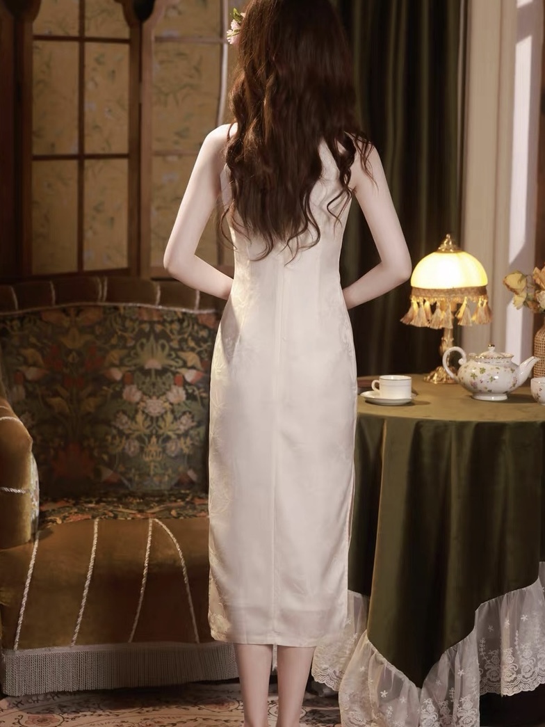 Ci Ran Halter Neck Cheongsam