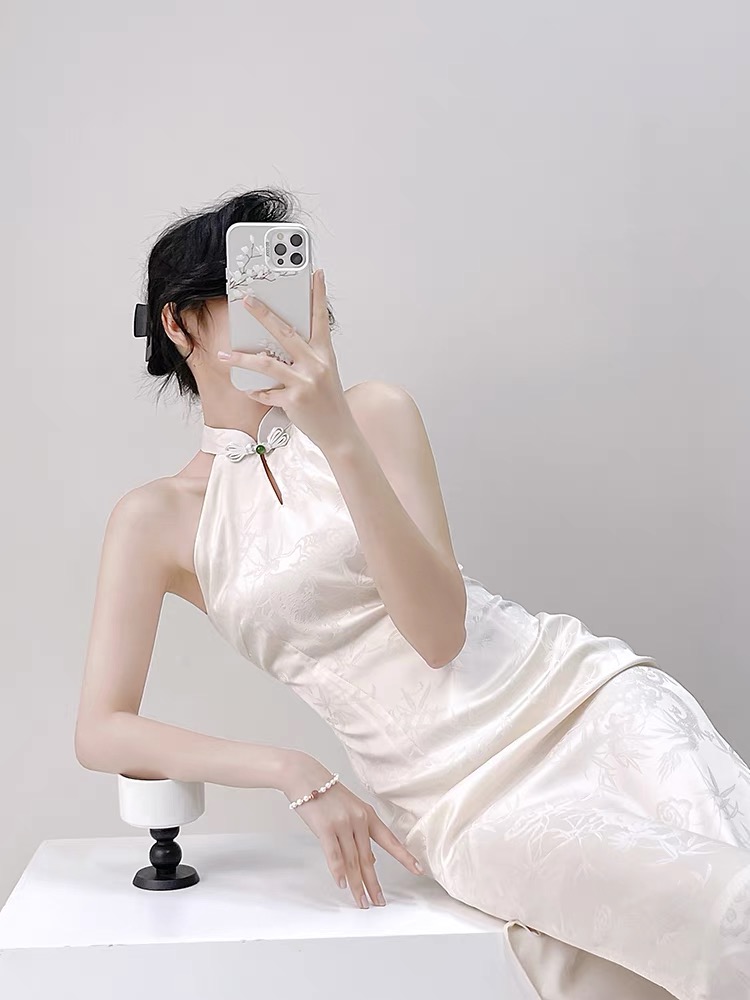 Ci Ran Halter Neck Cheongsam