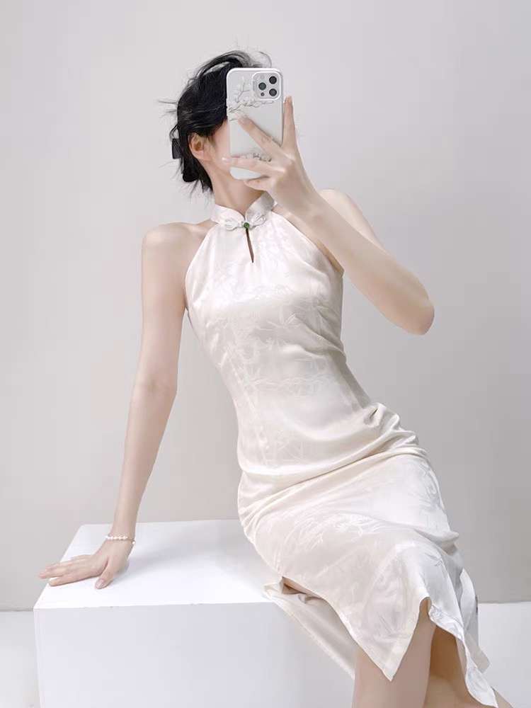 Ci Ran Halter Neck Cheongsam