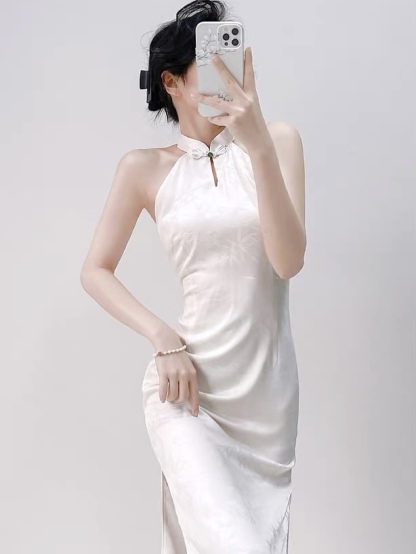 Ci Ran Halter Neck Cheongsam
