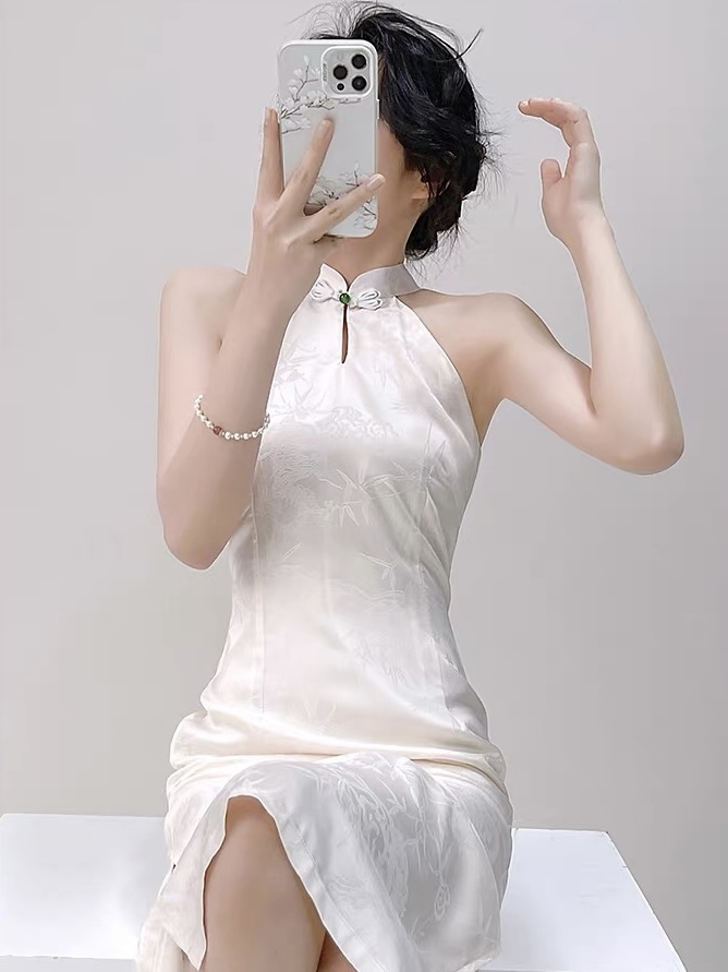 Ci Ran Halter Neck Cheongsam