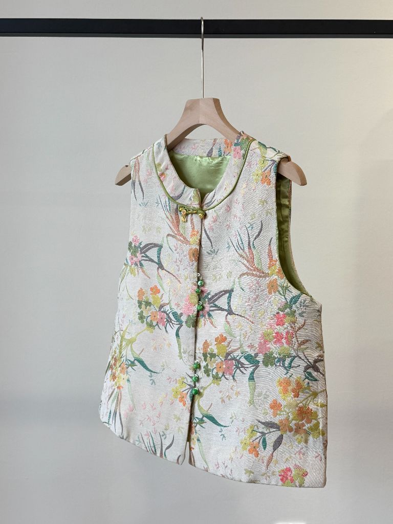 Shuang Qiu Spring Tone Oriental Vest