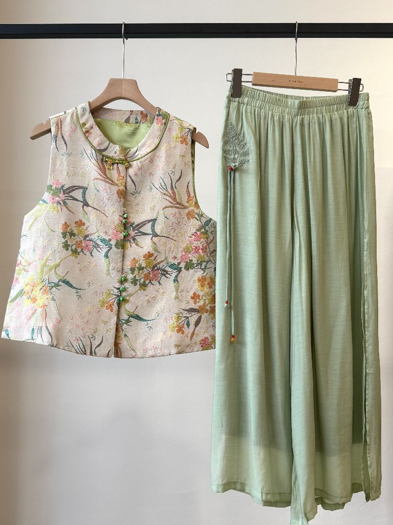Shuang Qiu Spring Tone Oriental Vest