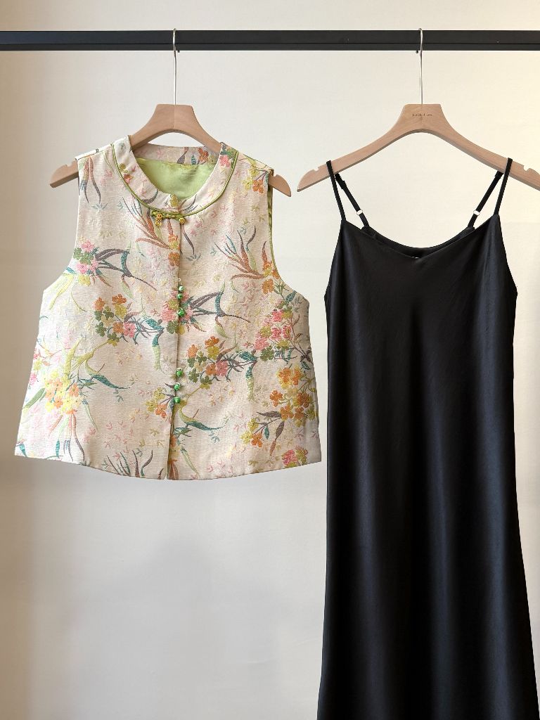 Shuang Qiu Spring Tone Oriental Vest