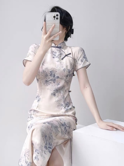 Ci Rui Floral Cheongsam