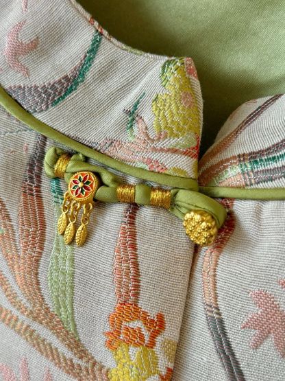 Shuang Qiu Spring Tone Oriental Vest