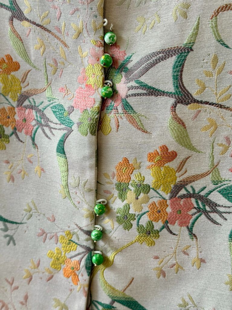 Shuang Qiu Spring Tone Oriental Vest