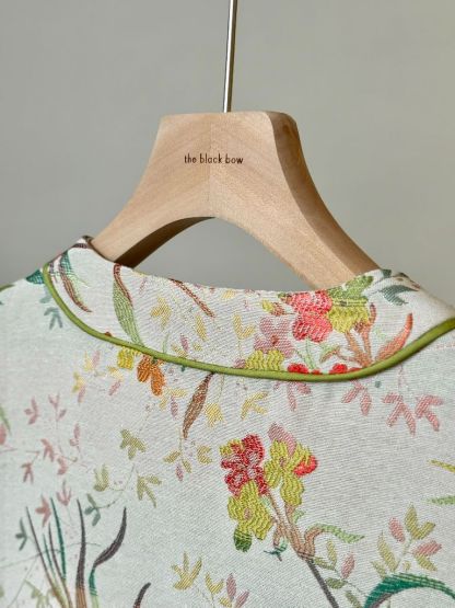 Shuang Qiu Spring Tone Oriental Vest