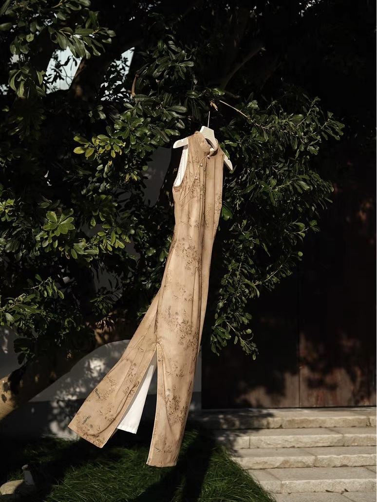 Ci Sheng Sleeveless Cheongsam