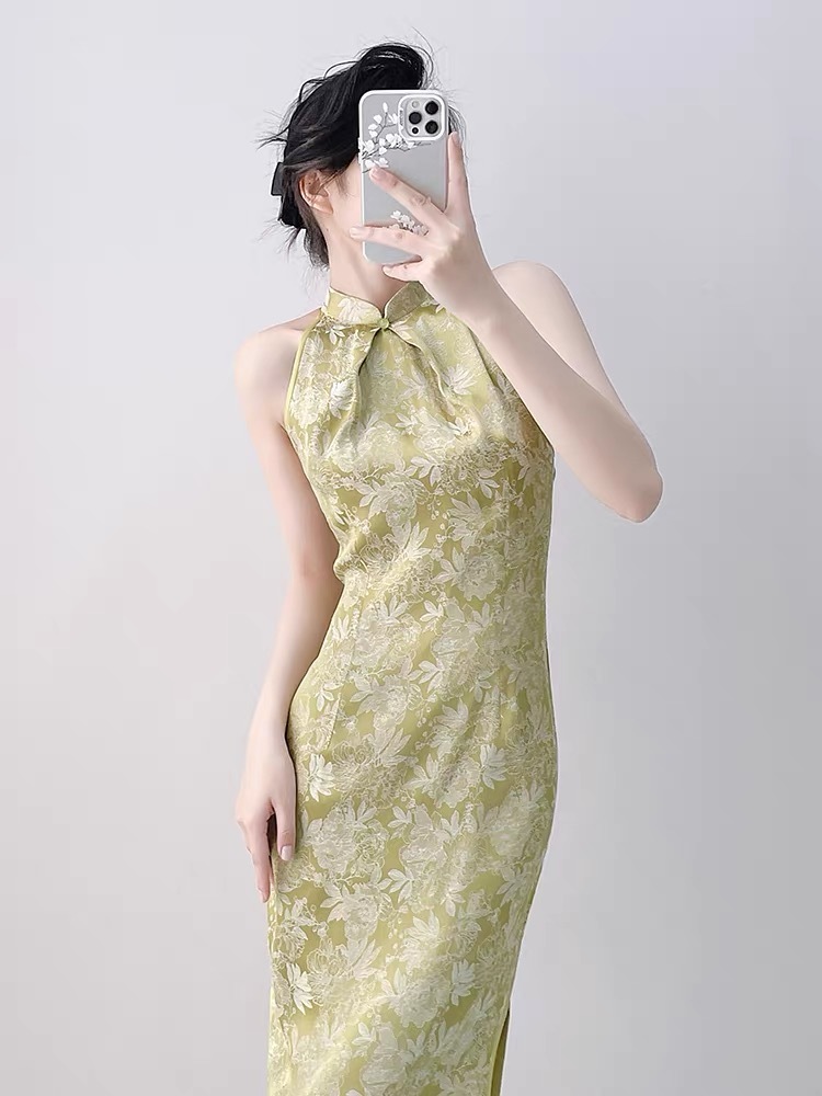 Ci Shuang Halter Neck Cheongsam