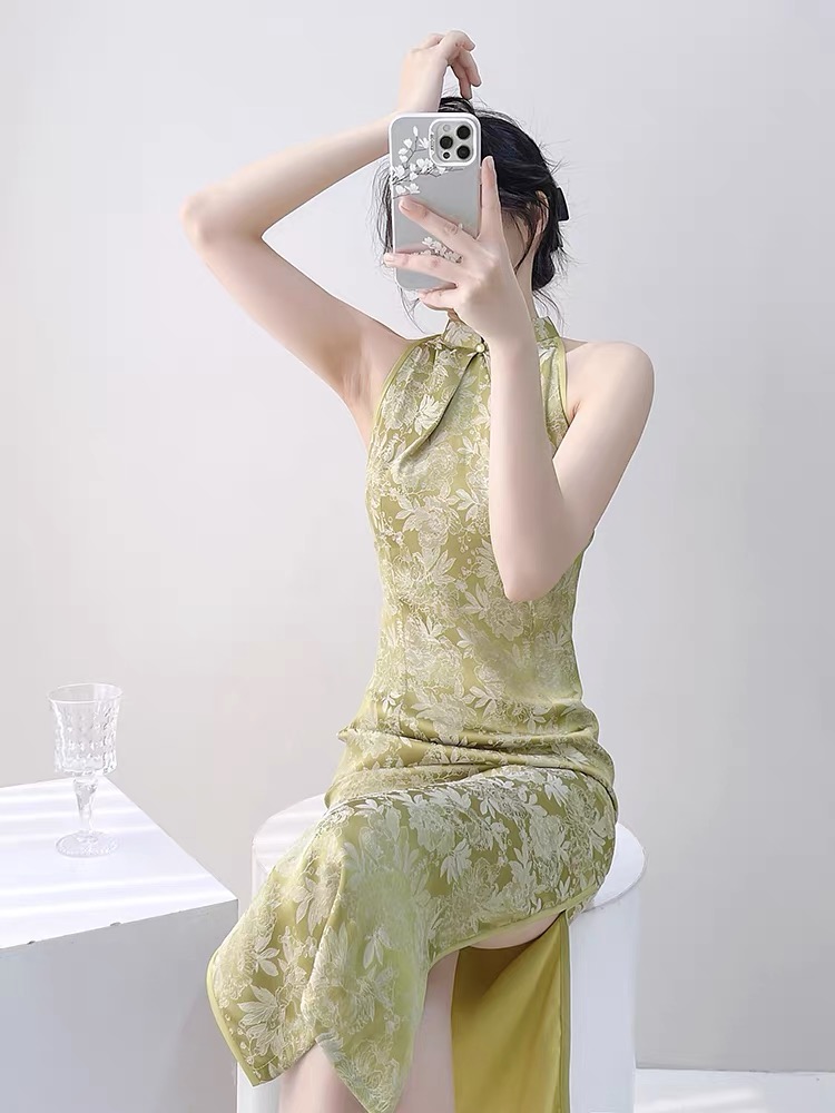 Ci Shuang Halter Neck Cheongsam