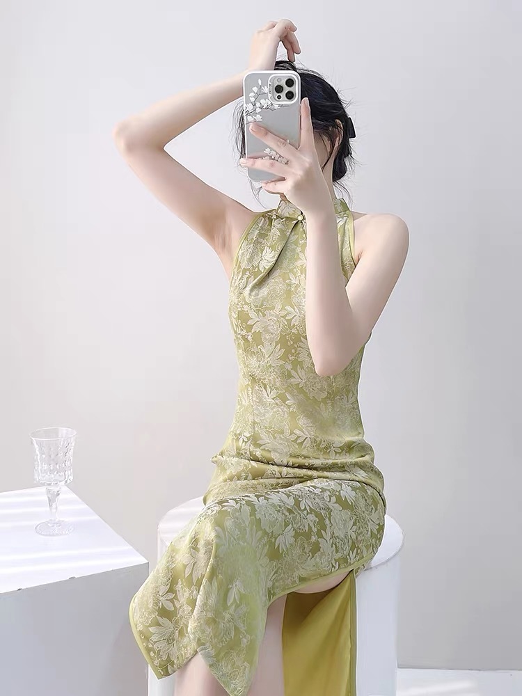 Ci Shuang Halter Neck Cheongsam