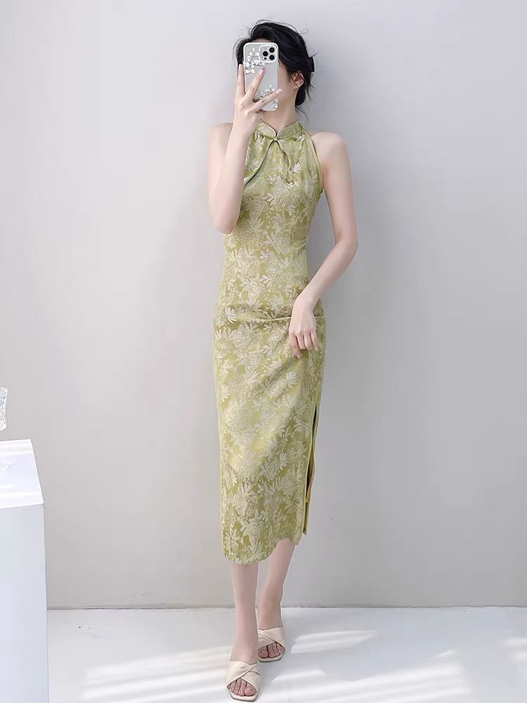 Ci Shuang Halter Neck Cheongsam