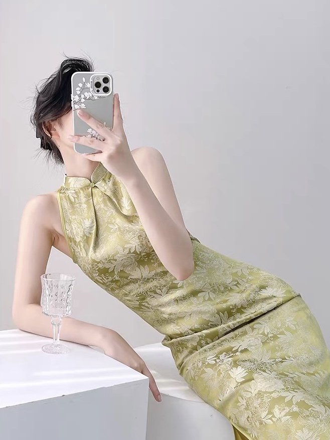 Ci Shuang Halter Neck Cheongsam