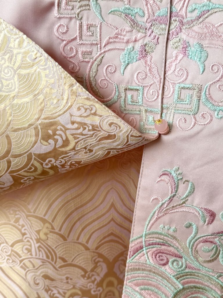 Shuang Qi Two Sided Oriental Vest