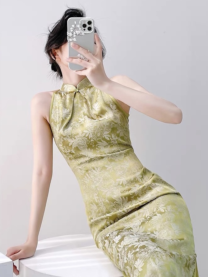 Ci Shuang Halter Neck Cheongsam