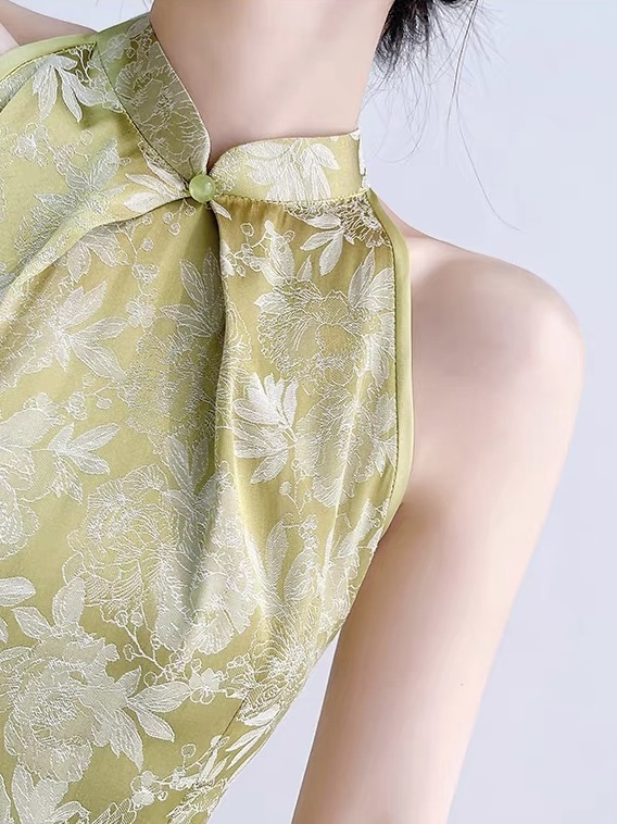 Ci Shuang Halter Neck Cheongsam