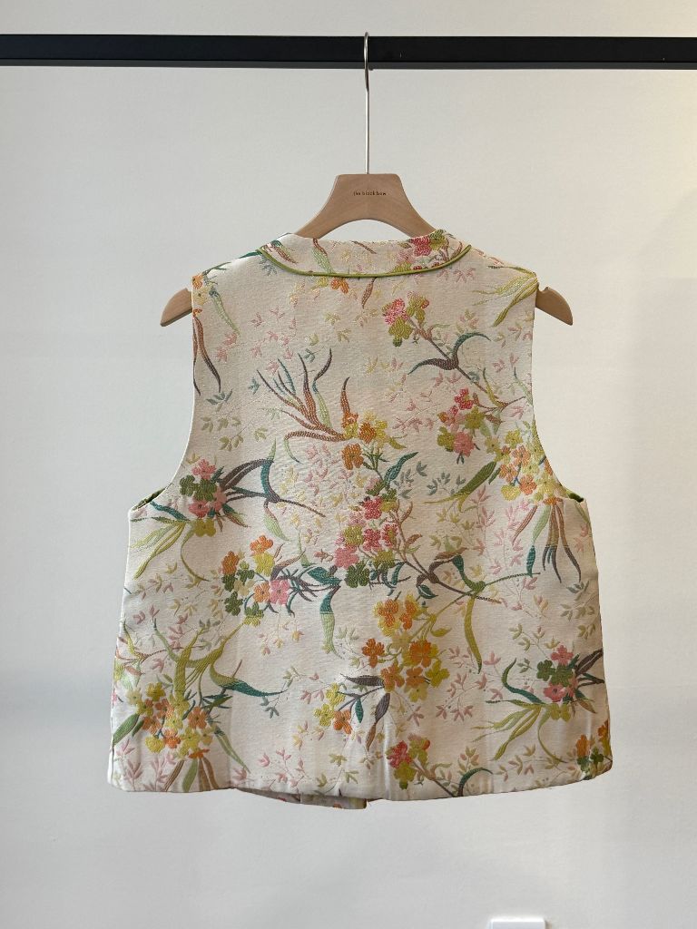 Shuang Qiu Spring Tone Oriental Vest