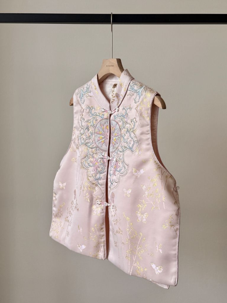 Shuang Er Oriental Vest