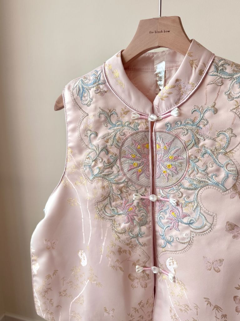 Shuang Er Oriental Vest