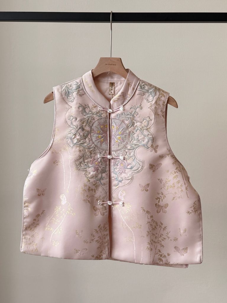Shuang Er Oriental Vest