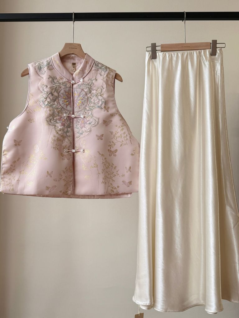 Shuang Er Oriental Vest