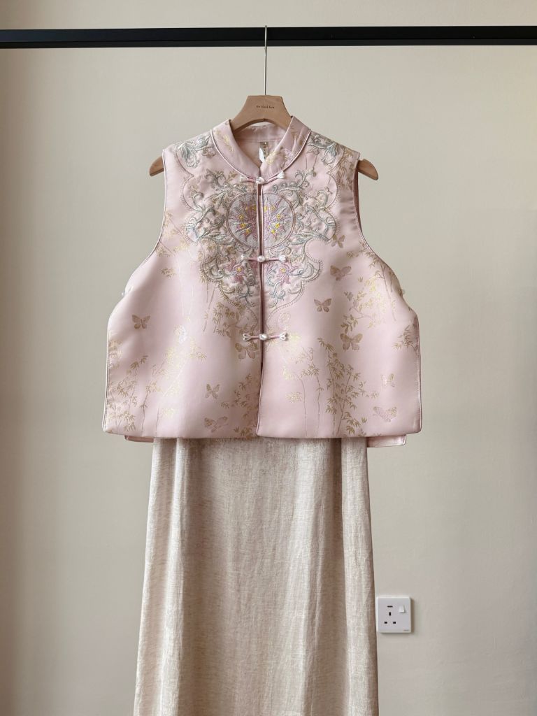 Shuang Er Oriental Vest