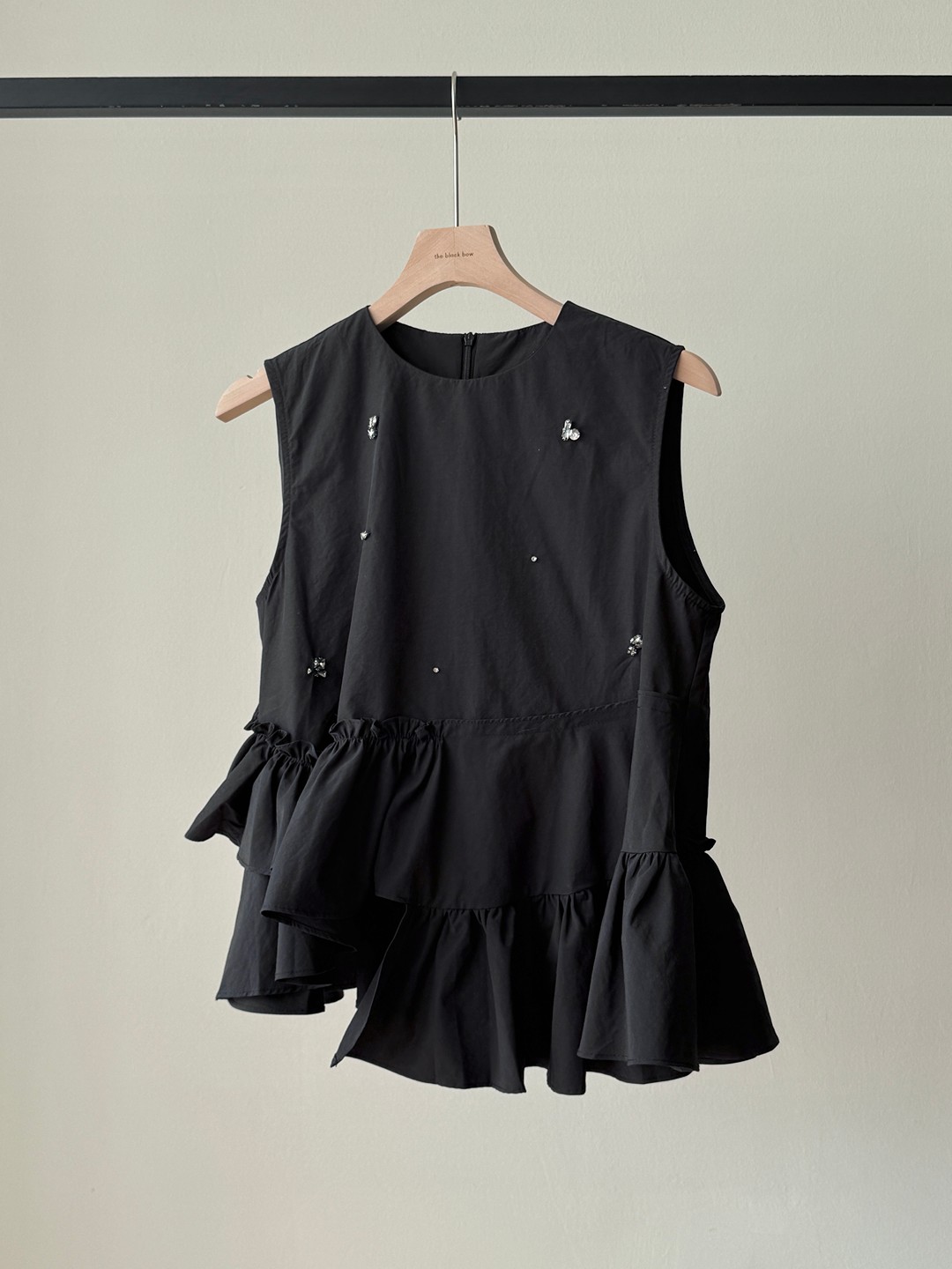 Viktoria Asymmetrical Ruffle Hem Top